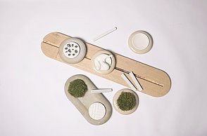 Dargestellt wird die modulare Produktfamilie aus einzelnen Objekten mit austauschbaren Interaktionsflächen, die unterschiedliche sensorische Reize in variabler Intensität bieten. 