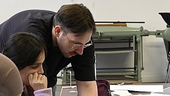 Studenten helfen sich gegenseitig 