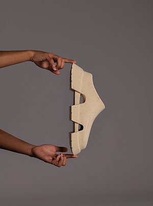 Der Sneaker aus Felt the Future: helle Wolle, gefilzt und CNC-gefräst