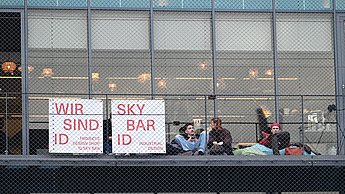 Foto von der Sky Bar von Industrial Design von außen