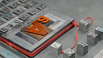 Bleisatz Stanzen mit Buchstaben