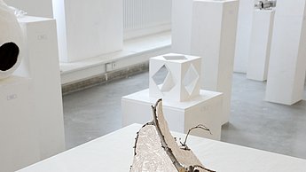 Zusammensetzung von Drähten und Papier zu einer kleinen Figur