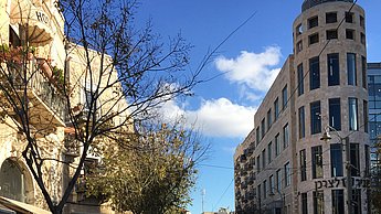 Foto von einer leeren Straße Jerusalems 