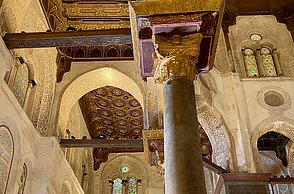 Säulen in einem Gebäude