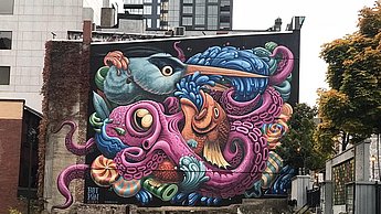 Graffiti an der Wand eines Gebäudes 