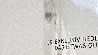 Milena Eggenstein–Schwer zu haben, leicht zu wollen. Exklusivität als Strategie. Detail Ausstellung.