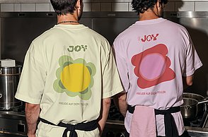 Abschlussarbeit Sophia Holstein: Designing Joy - ein visuelles Spiel mit der Freude – Shirts mit Prints