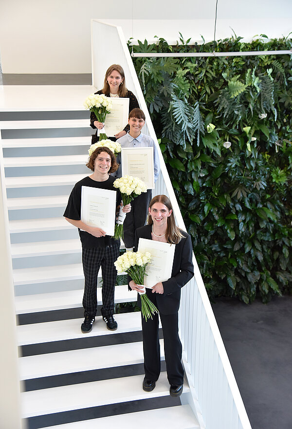 Freuen sich über die Auszeichnung: Corinna Kolter, Chiara Alissa Estivariz Lopez, Tobias Tengler und Jonas Konrad (von oben). Foto: Harald Koch 