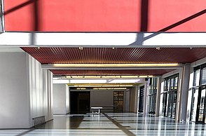 Foto eines Schulflurs 