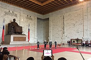 Ein Wachen Wechsel in der Chiang Kai-Shek Gedenkhalle 