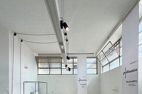 Ausstellung in einem Raum