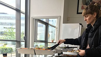 Personen essen Frühstück