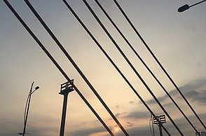 Sonnenuntergang über der Pingtung Brücke