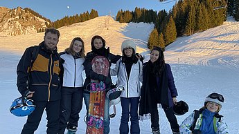 Gruppenfoto in einer Schneelandschaft