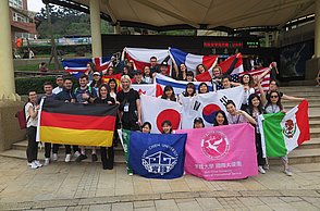 Gruppenfoto von allen internationalen Studenten der Shih Chien Universität in Taipei 