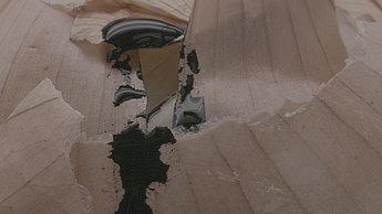 Svenja Rathfelder–Ich gegen mich. Eine visuelle Annäherung an das Tabuthema Autoaggression. Visual Tinte.