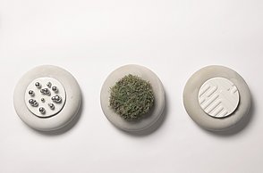 Dargestellt wird die modulare Produktfamilie aus einzelnen Objekten mit austauschbaren Interaktionsflächen, die unterschiedliche sensorische Reize in variabler Intensität bieten. 