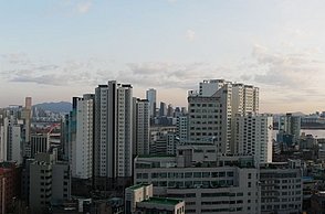 Panorama Aussicht auf die großen Gebäude Seouls