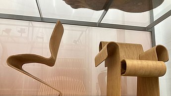 Abstrakte Stuhldesigns aus Holz