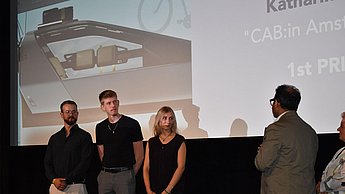 Kevin Kuchnia, Simon Olescher und Katharina Rott bei der Preisverleihung im Ramen der IAA Mobility 2025 in München.