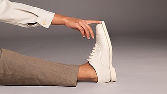 Foto der Abschlussarbeit von Philipp Remus: Auf Wolle gehen. Schuh gefertigt aus Wolle