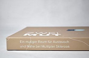 Tatjana Hoffmann–Nervensache. Eine Krankheit namens Multiple Sklerose. Seitenansicht Box.