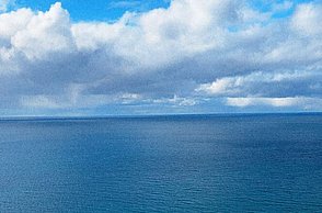 Bild vom Strand mit klarem Wasser