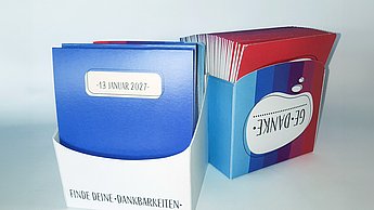 Abschlussarbeit Stefanie Weduta: Eine Auseinandersetzung mit der Dankbarkeit als Mittel zur Zufriedenheit – Boxen offen