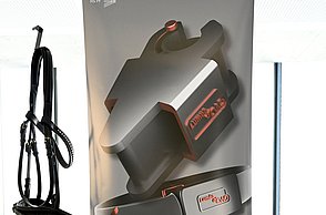 Foto eines Plakats auf dem ein elektronisches Gerät abgebildet ist