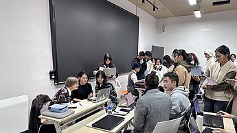 Projektbesprechung mit Prof. Cosima Striepe, Prof. Ming Zhong und Stefan Barth