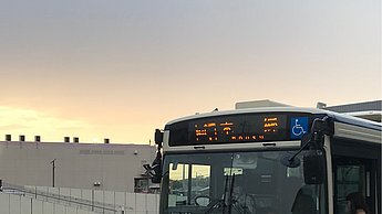 Foto eines schwarzen Busses 