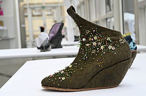 Foto von einem braunen Stöckelschuh