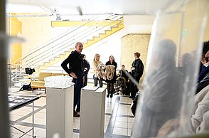 Foto während einer Präsentation für eine Ausstellung