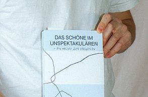 Abschlussarbeit Laetitia Sturm: Das Schöne im Unspektakulären – Eine Ode an den Alltag – Cover