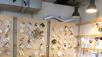 Runder Arbeitstisch mit Stühlen