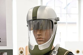 Foto einer Schutzausrüstung mit Helf