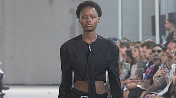 Henning Sadau präsentiert seine aktuelle Kollektion bei neuem Nachwuchsformat