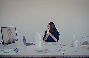 Sophie Ludwig im Austausch mit Mentorin Ute Meta Bauer (CNP for RIMOWA)