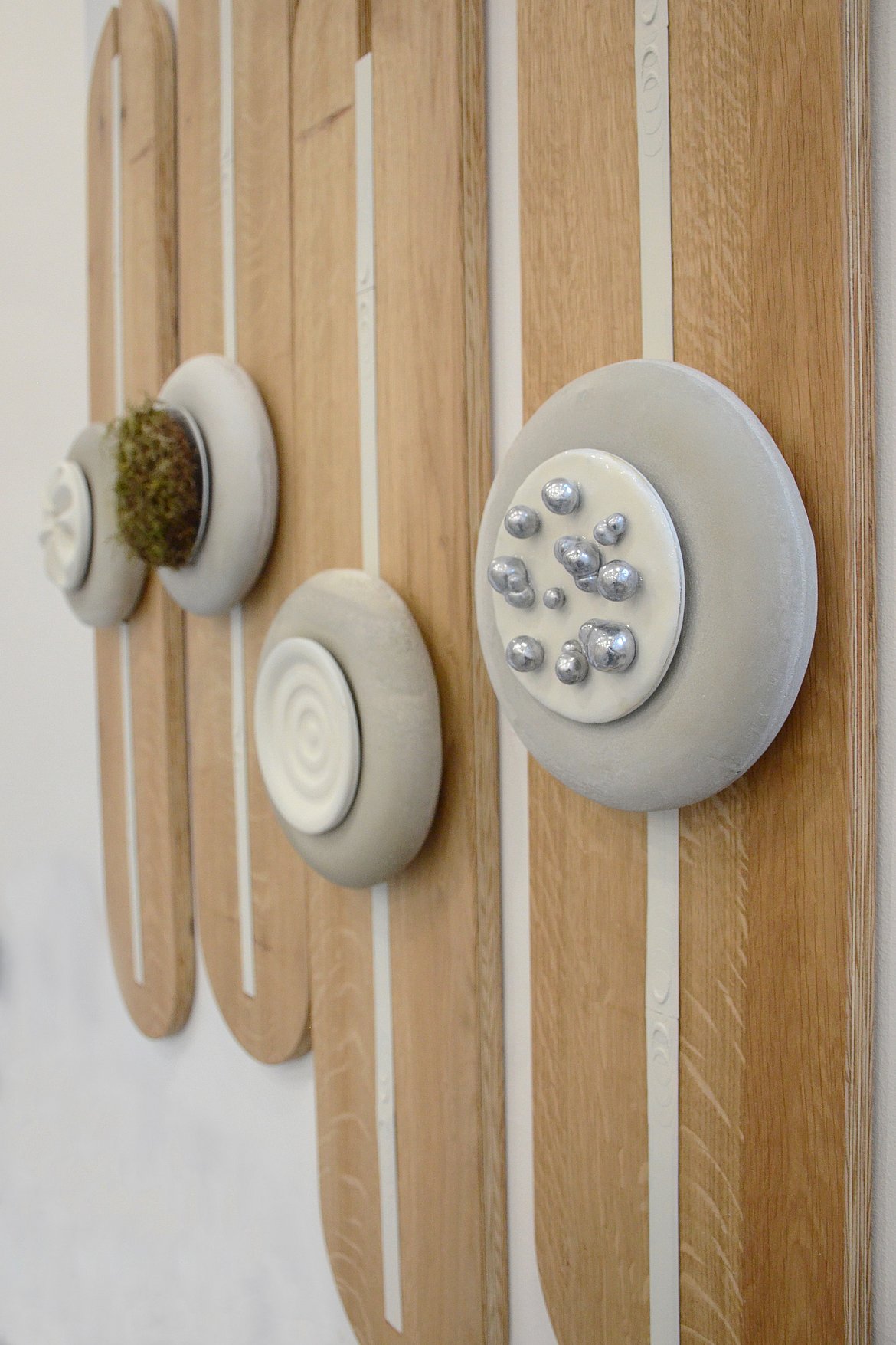 Dargestellt ist eine Modulare Produktfamilie aus einzelnen Objekten und austauschbaren Interaktionsflächen.