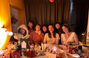 Gruppenfoto beim Essen