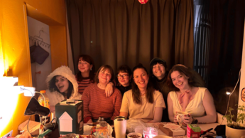Gruppenfoto beim Essen