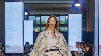 Look von Julia Judenhahn aus der Kollektion Puregrid.