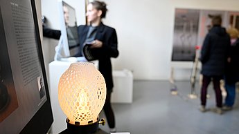 Foto einer Ausstellung von Bildern