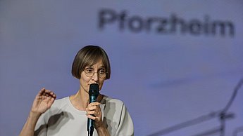 Prof. Cosima Striepe hielt zum Abschluss des Workshops in Changsha einen Vortrag.