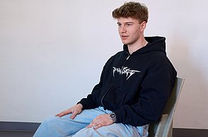 Ein sitzender Student