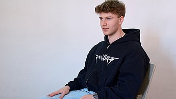 Ein sitzender Student