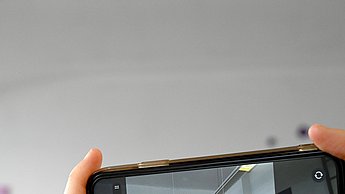 Eine Person macht ein Bild mit ihrem Handy