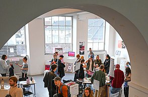 Foto einer Ausstellung im Foyer