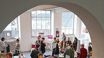 Foto einer Ausstellung im Foyer