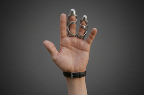 Abgebildet ist eine Hand mit einer entworfenen Prothese